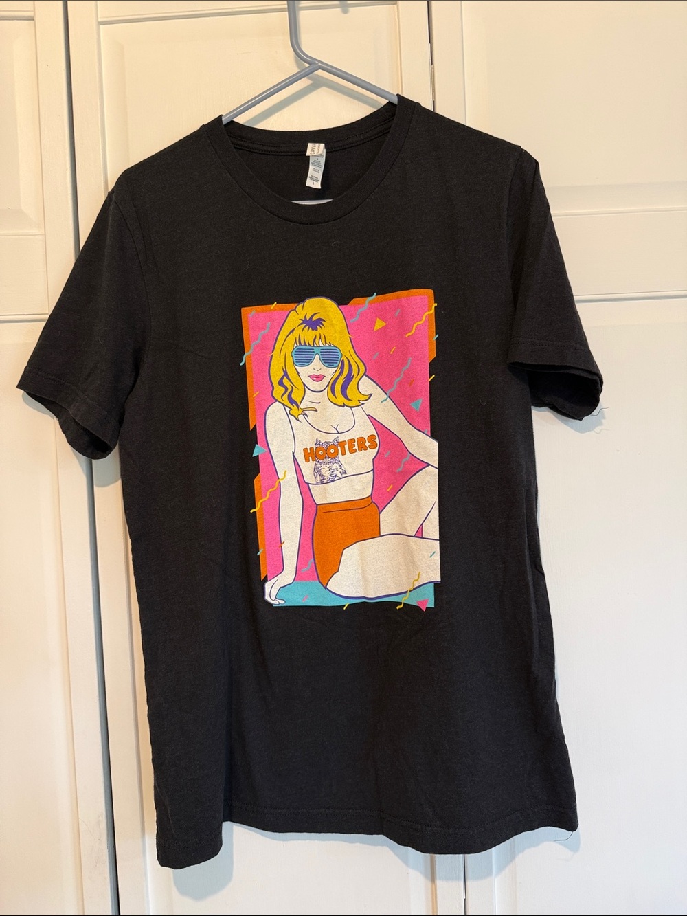 Hooters retro Black Tee